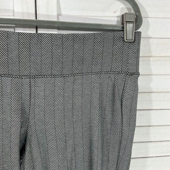 Torrid Studio Pants Size 0 Large Slim Fix Pixie Ponte Herringbone Bone NWOT - Picture 7 of 14